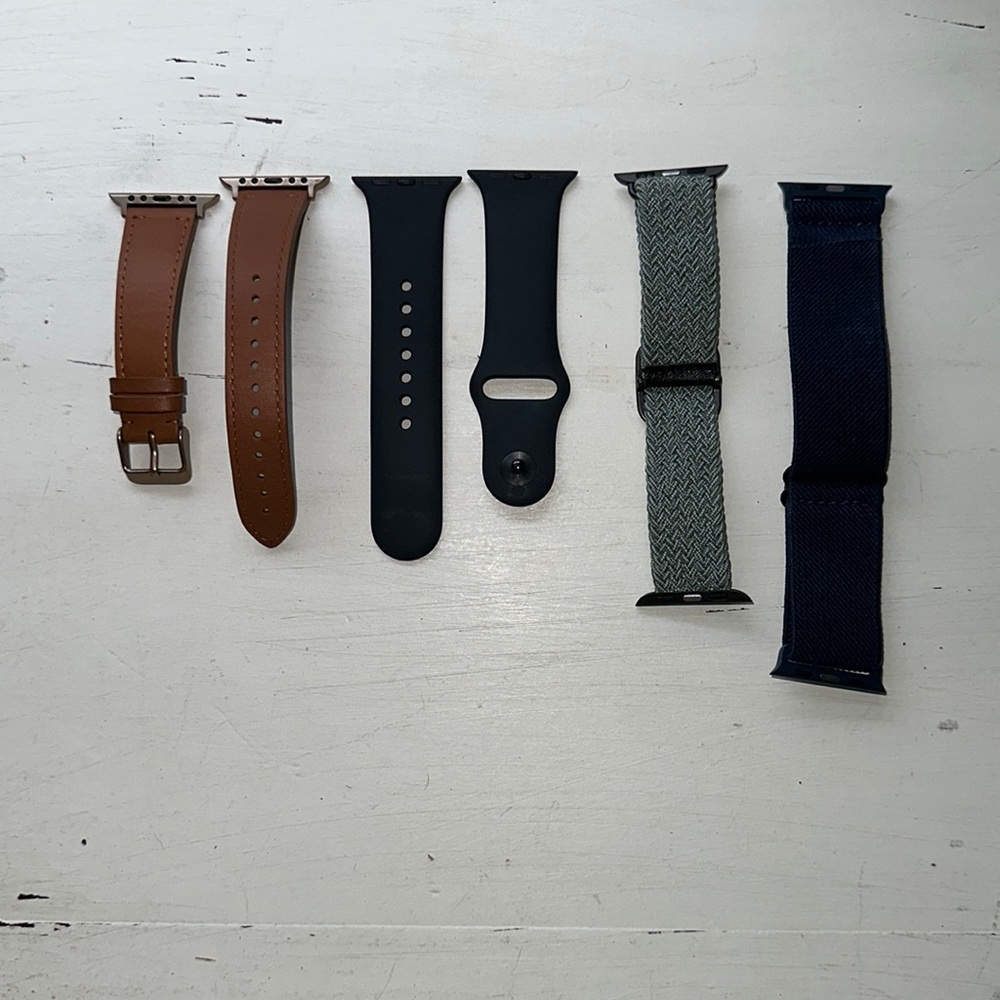 EUC lot of 4 38mm Apple Watch bands.